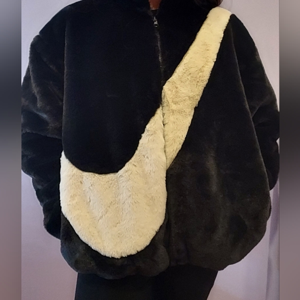 Nike Sportswear Plush Faux Fur Teddy Sherpa Jacket Black/White Small